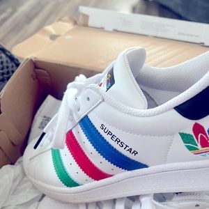 Yellow, pink, light blue, green, red, & dark blue used adidas’s size 7 MEN